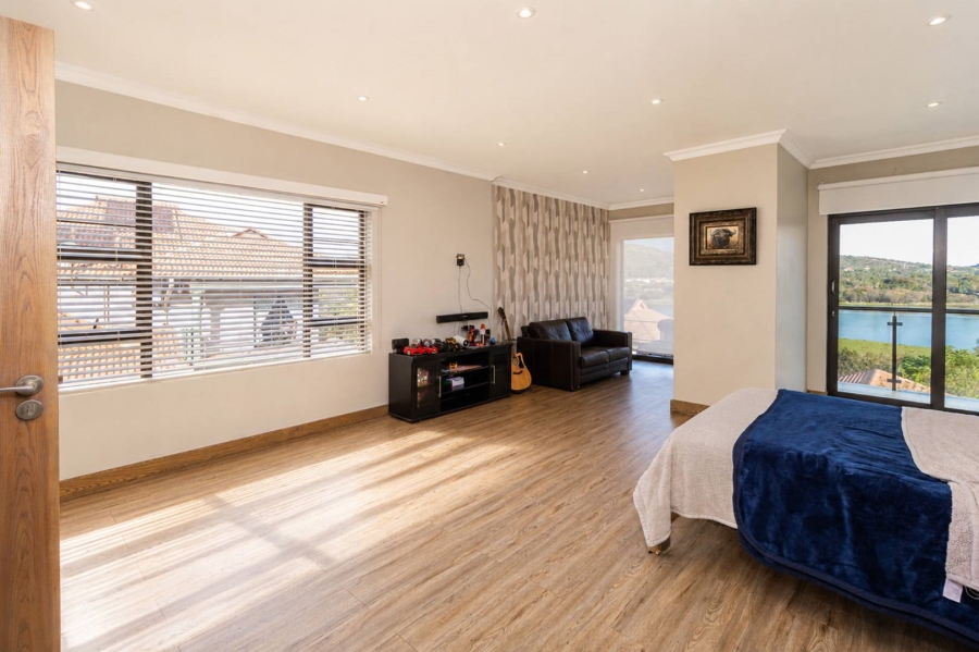 6 Bedroom Property for Sale in Birdwood Estate North West